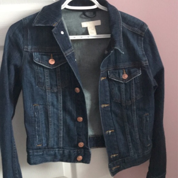 H&M dark wash jean jacket. OPEN TO OFFERS - Picture 2 of 3